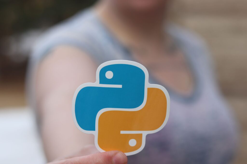 Nauka programowania dla humanistów: od jakiego języka zacząć – Python czy SQL?