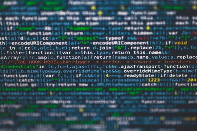 Nauka programowania dla humanistów: od jakiego języka zacząć – Python czy SQL?