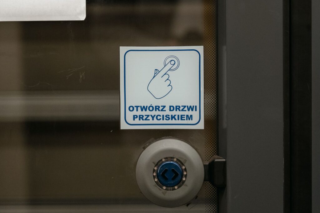 Przebranżowienie na testera manualnego: czy wciąż warto wejść w QA w 2025 roku?